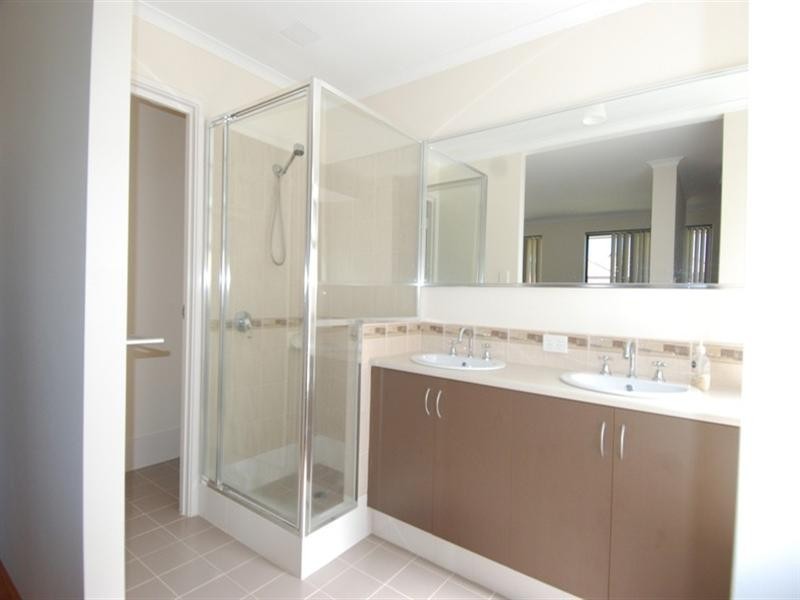 18 Tulip Way, East Cannington WA 6107