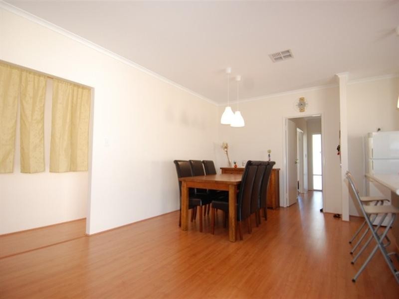 18 Tulip Way, East Cannington WA 6107