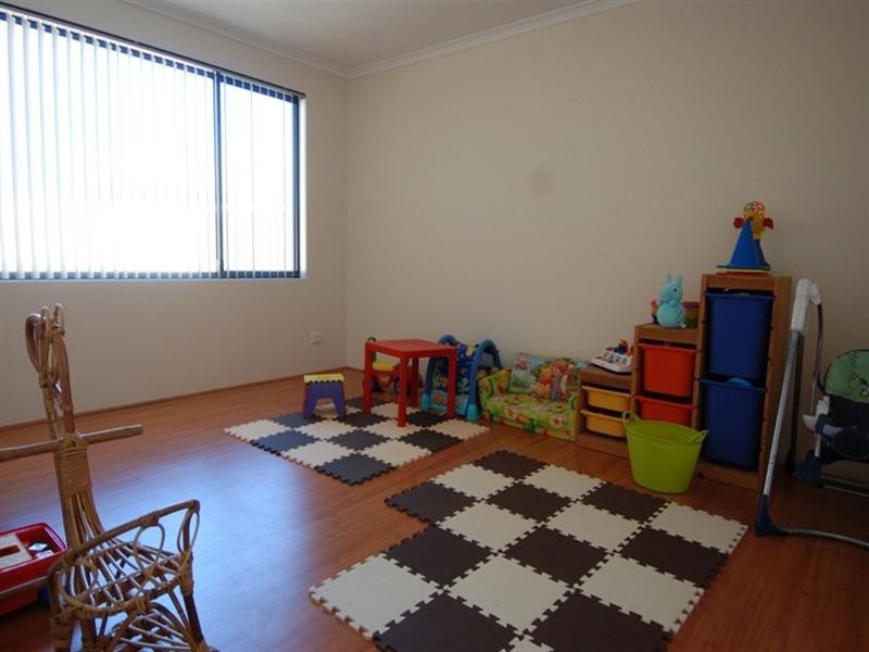 18 Tulip Way, East Cannington WA 6107