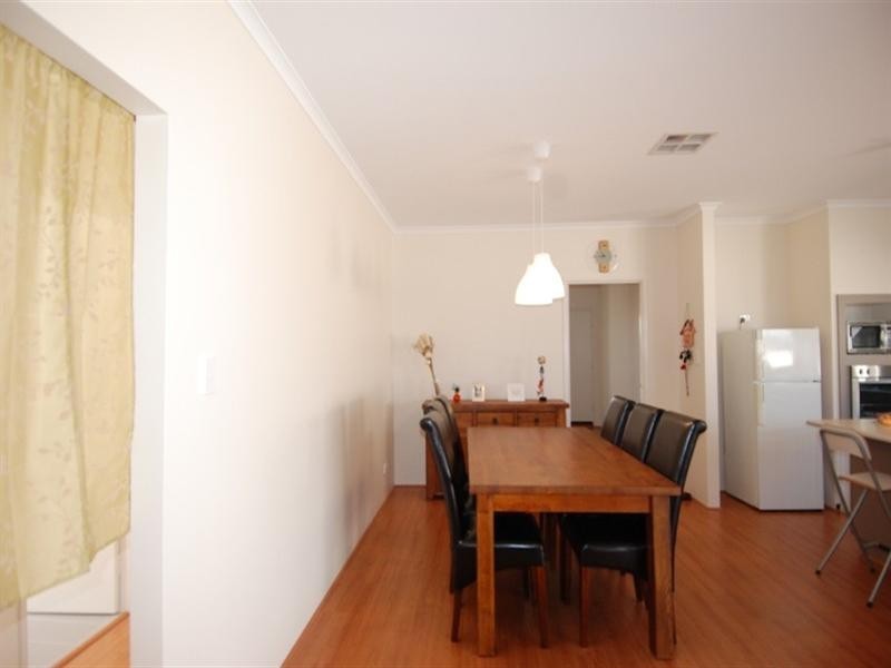 18 Tulip Way, East Cannington WA 6107