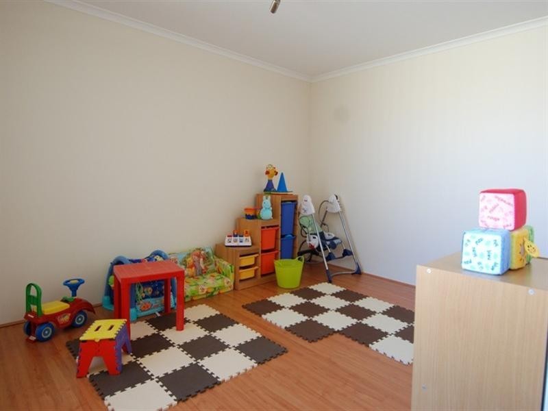 18 Tulip Way, East Cannington WA 6107