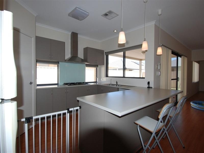 18 Tulip Way, East Cannington WA 6107