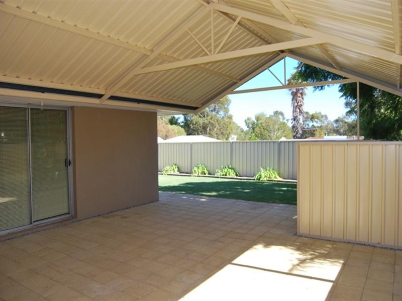 43 Westfield Road, Camillo WA 6111