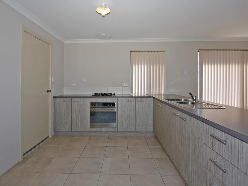 4 Kersley Loop, Harrisdale WA 6112