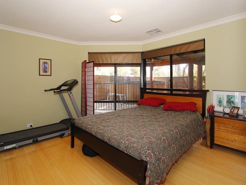 18 Fyfield Way, Bedfordale WA 6112