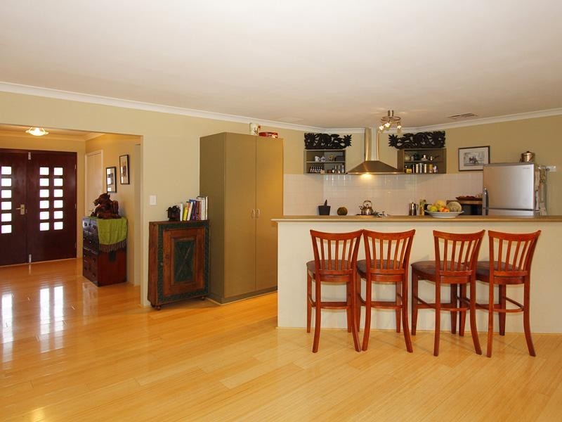 18 Fyfield Way, Bedfordale WA 6112