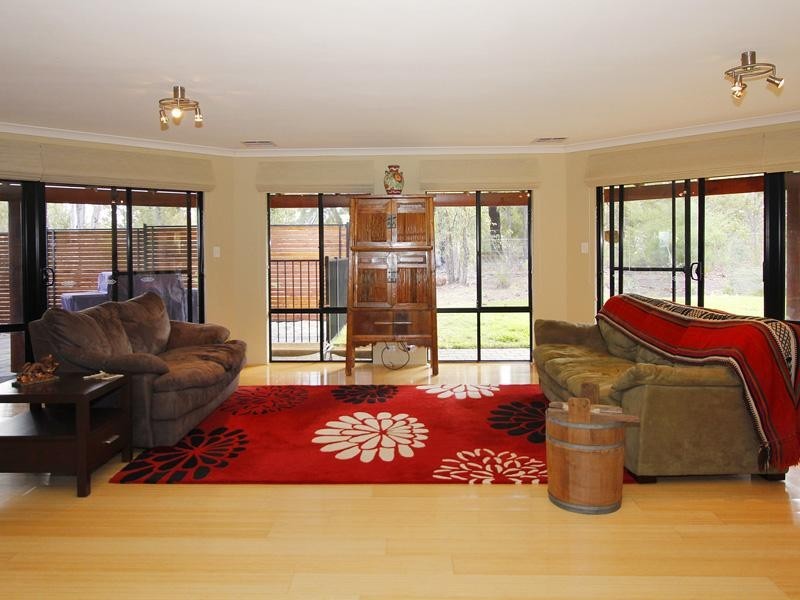 18 Fyfield Way, Bedfordale WA 6112