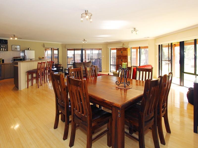 18 Fyfield Way, Bedfordale WA 6112