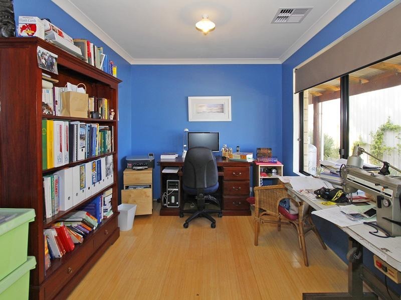 18 Fyfield Way, Bedfordale WA 6112