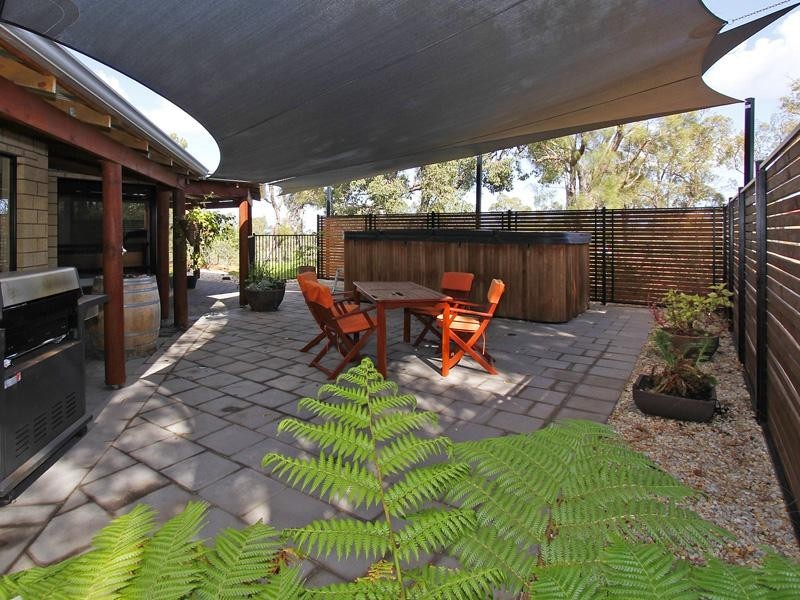 18 Fyfield Way, Bedfordale WA 6112