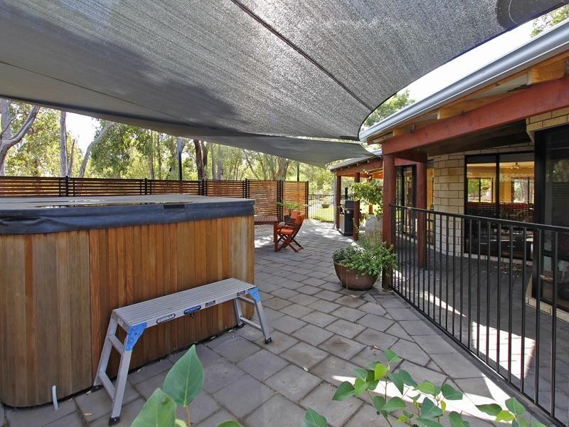 18 Fyfield Way, Bedfordale WA 6112