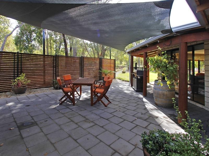 18 Fyfield Way, Bedfordale WA 6112