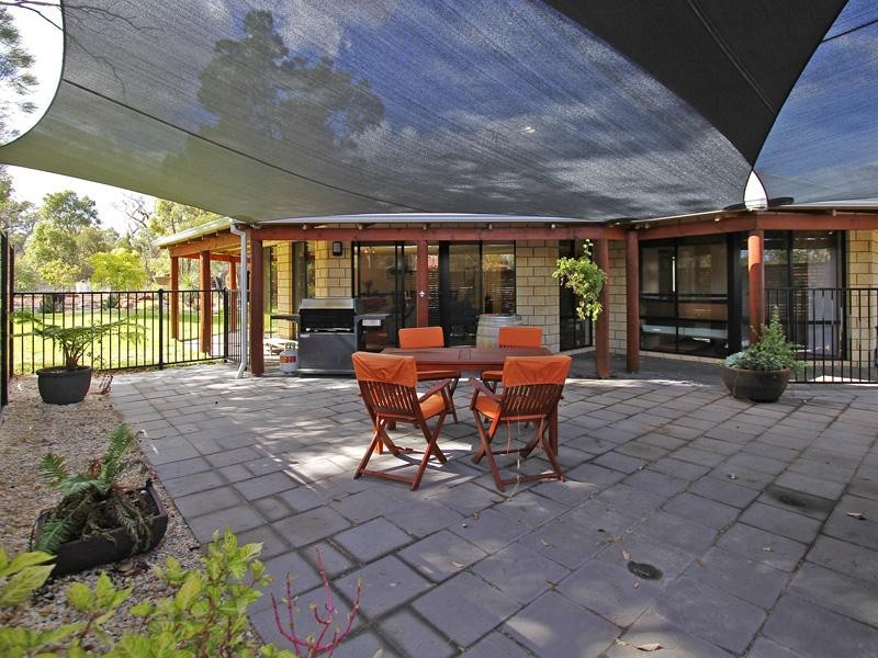 18 Fyfield Way, Bedfordale WA 6112