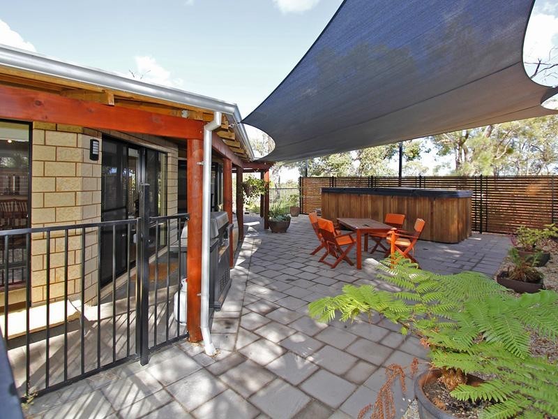 18 Fyfield Way, Bedfordale WA 6112