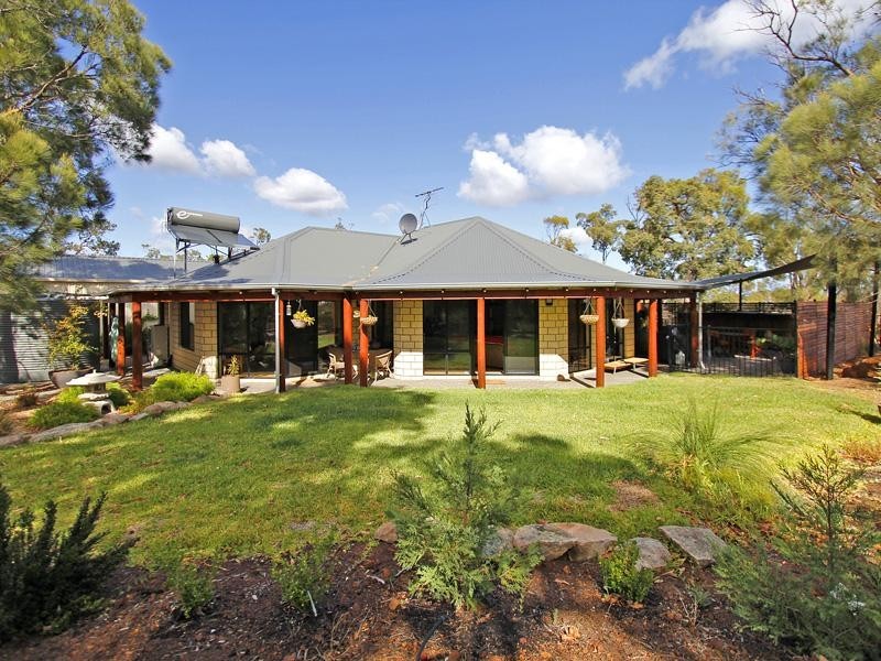 18 Fyfield Way, Bedfordale WA 6112