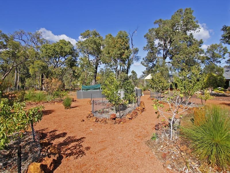 18 Fyfield Way, Bedfordale WA 6112