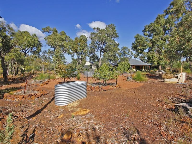 18 Fyfield Way, Bedfordale WA 6112