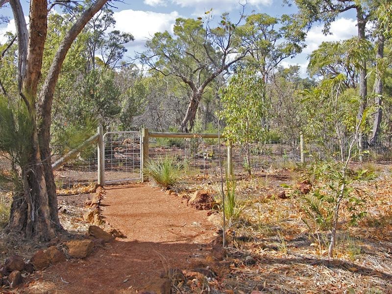 18 Fyfield Way, Bedfordale WA 6112