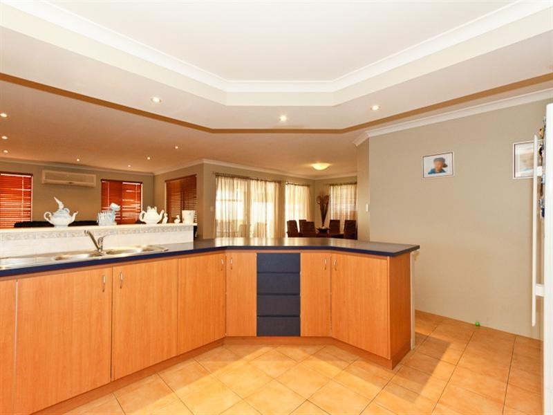 8 Ripley Circle, Canning Vale WA 6155