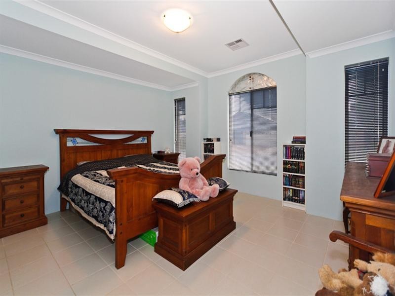 9 Granada Loop, Seville Grove WA 6112