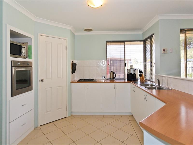 9 Granada Loop, Seville Grove WA 6112