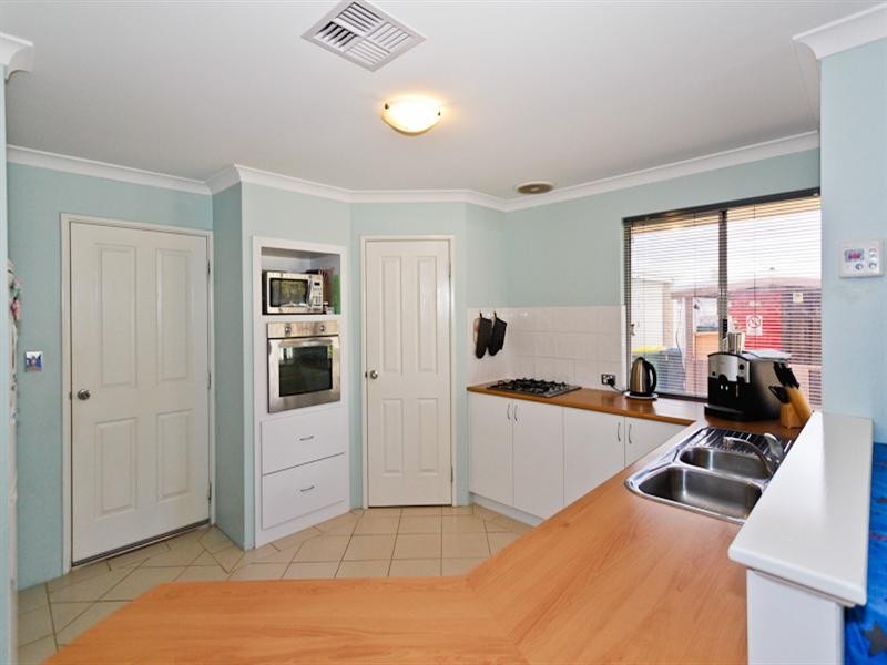 9 Granada Loop, Seville Grove WA 6112