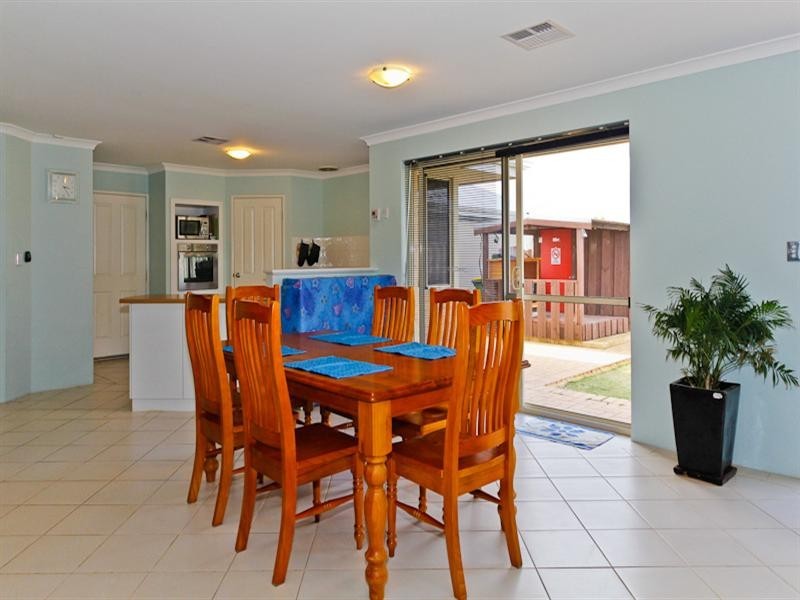 9 Granada Loop, Seville Grove WA 6112