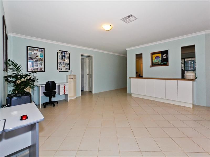 9 Granada Loop, Seville Grove WA 6112