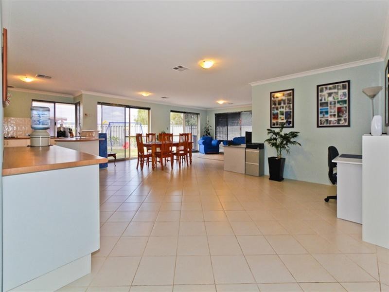 9 Granada Loop, Seville Grove WA 6112