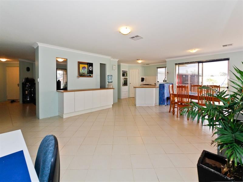 9 Granada Loop, Seville Grove WA 6112