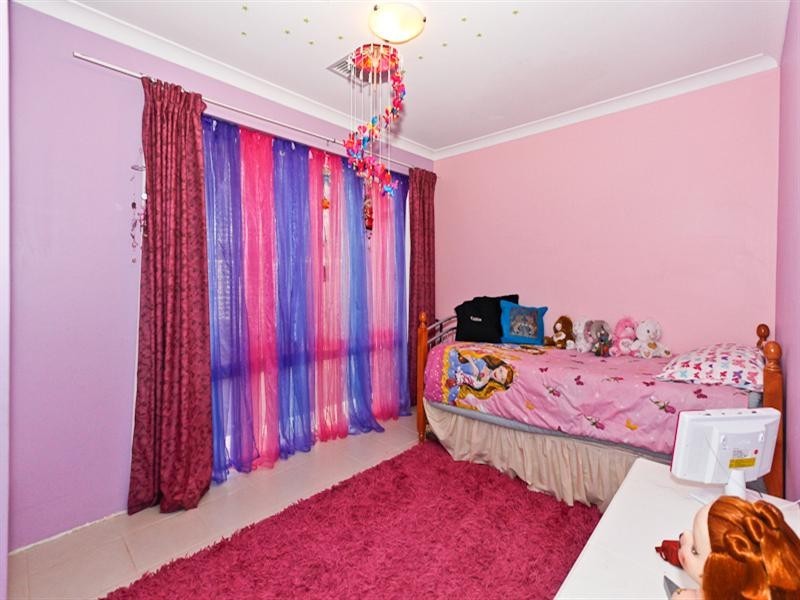 9 Granada Loop, Seville Grove WA 6112