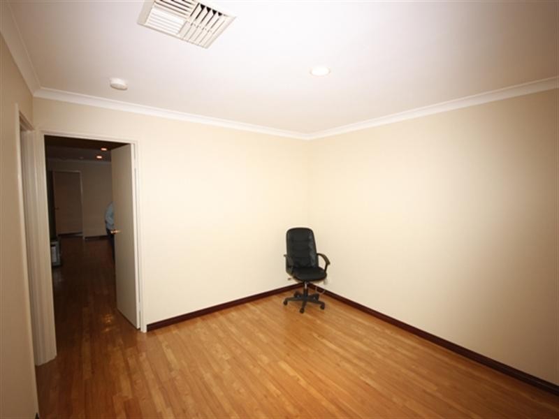 27 Riverbank Drive, Gosnells WA 6110