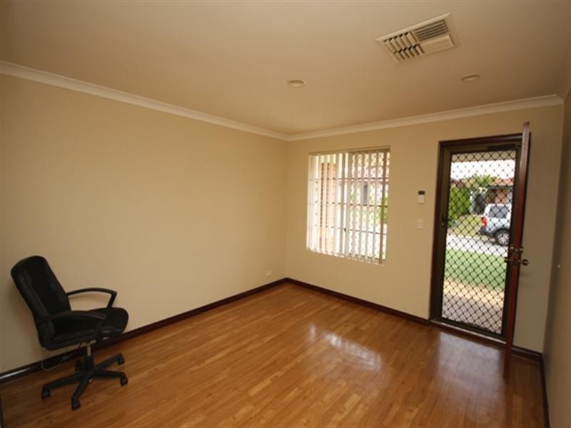 27 Riverbank Drive, Gosnells WA 6110