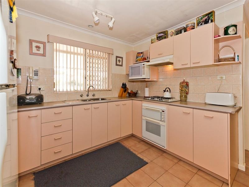 100 Gosnells Rd West, Maddington WA 6109