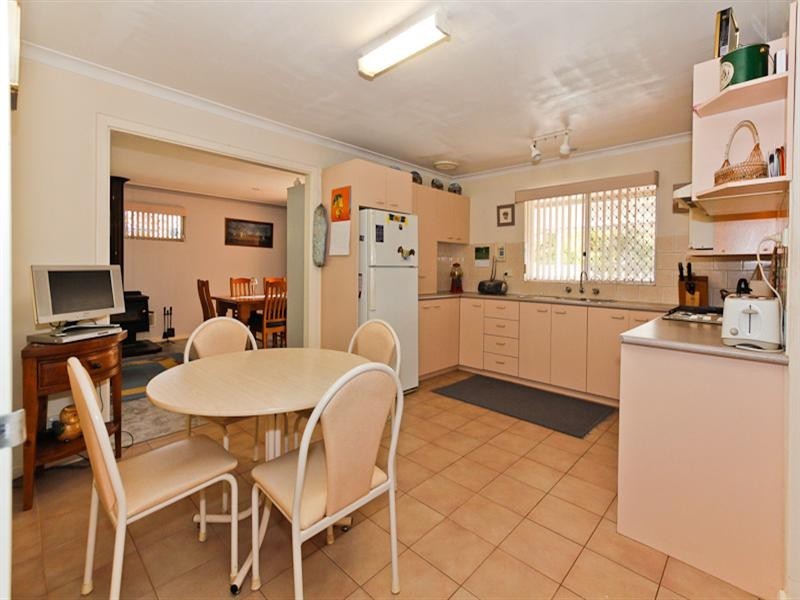 100 Gosnells Rd West, Maddington WA 6109