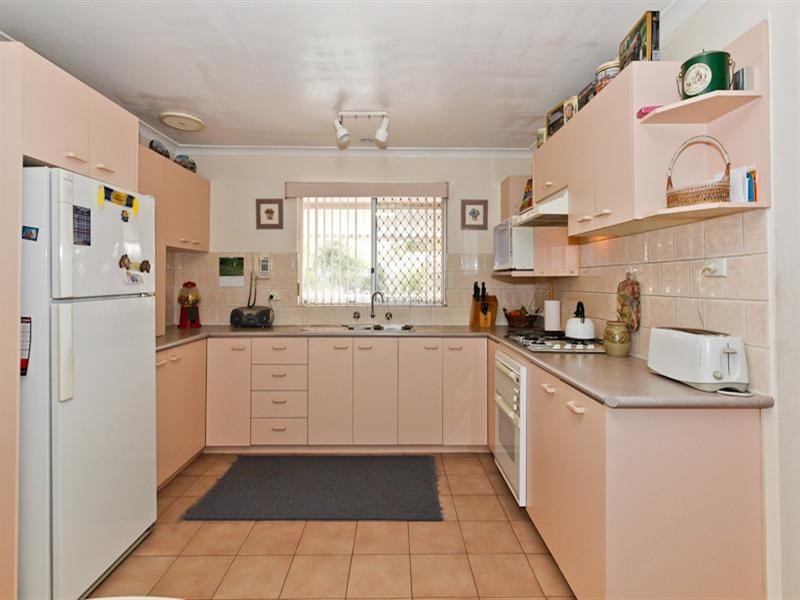 100 Gosnells Rd West, Maddington WA 6109