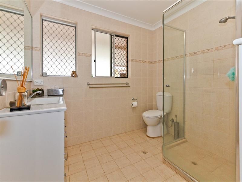 100 Gosnells Rd West, Maddington WA 6109