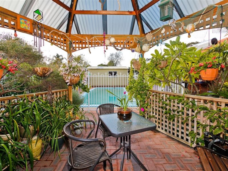 100 Gosnells Rd West, Maddington WA 6109