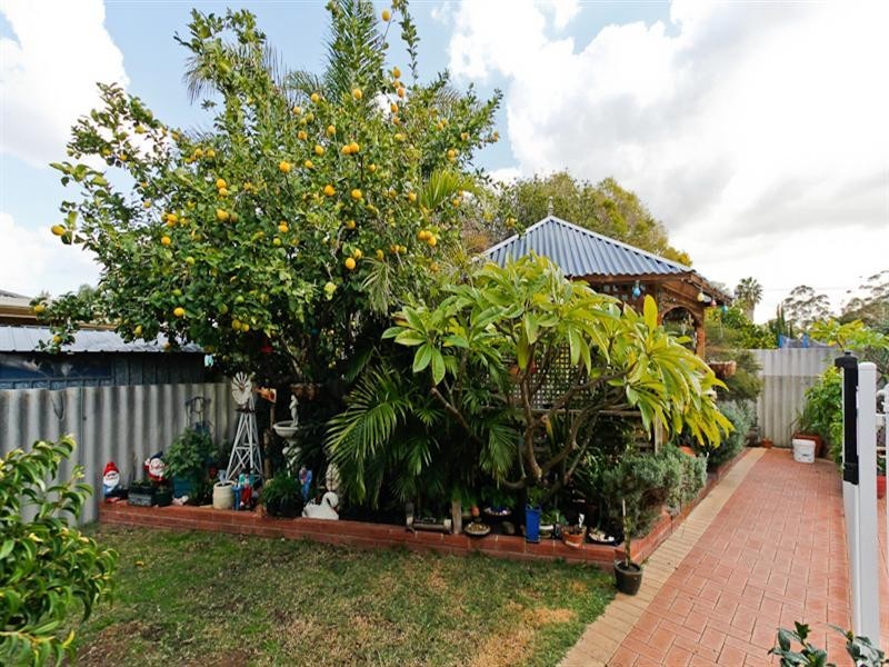 100 Gosnells Rd West, Maddington WA 6109