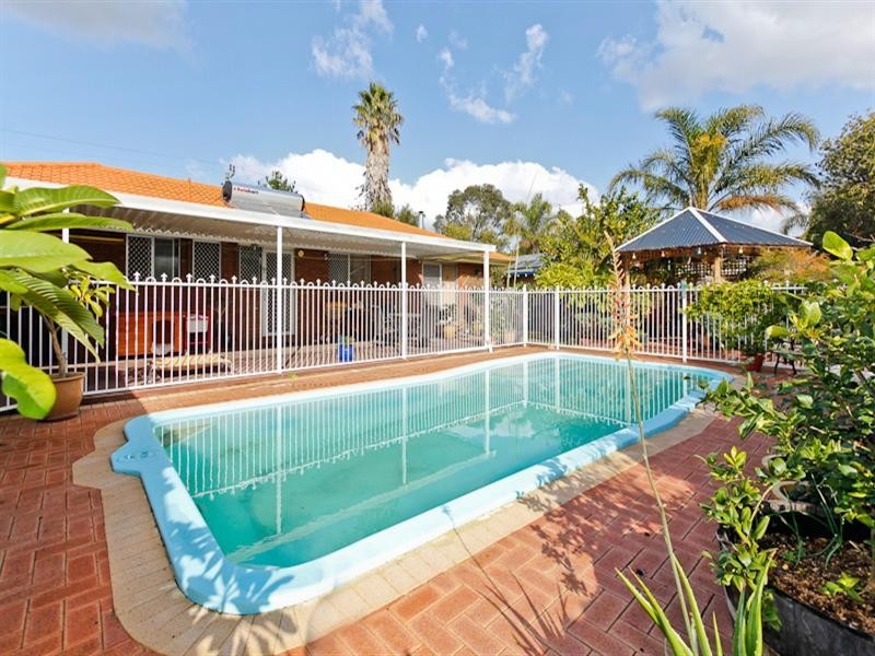 100 Gosnells Rd West, Maddington WA 6109