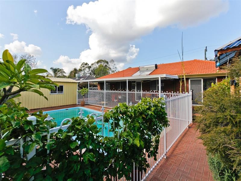 100 Gosnells Rd West, Maddington WA 6109