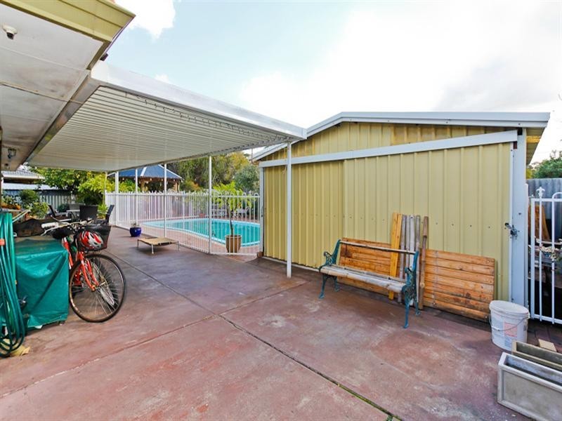 100 Gosnells Rd West, Maddington WA 6109