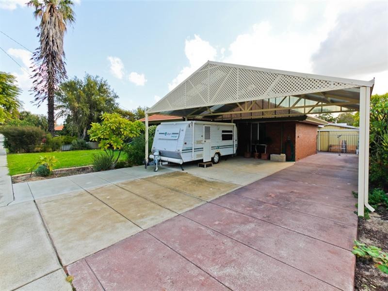 100 Gosnells Rd West, Maddington WA 6109