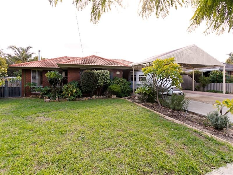 100 Gosnells Rd West, Maddington WA 6109
