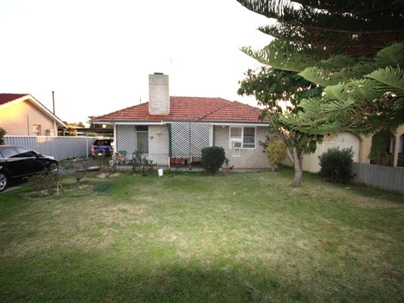 25 Theseus Way, Coolbellup WA 6163