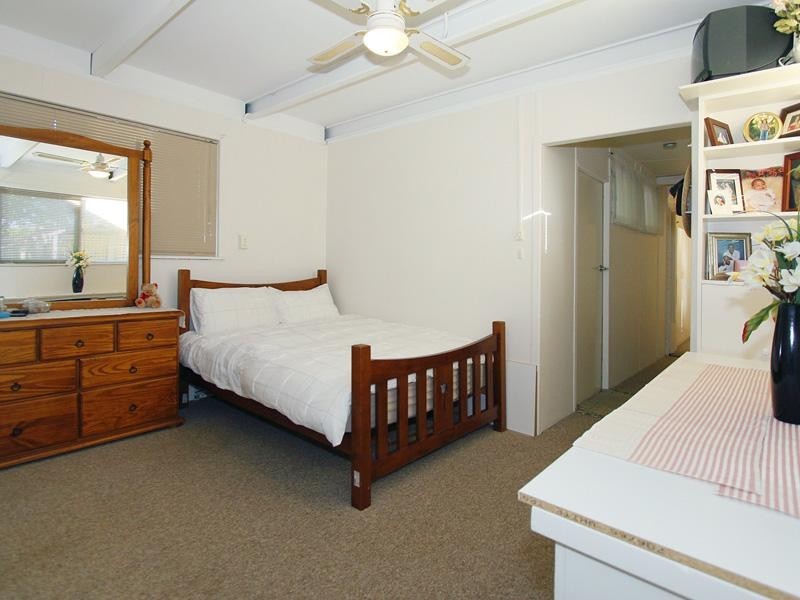 22 Waratah Drive, Camillo WA 6111