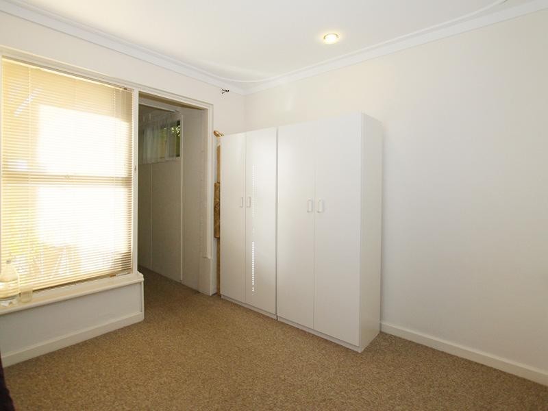 22 Waratah Drive, Camillo WA 6111