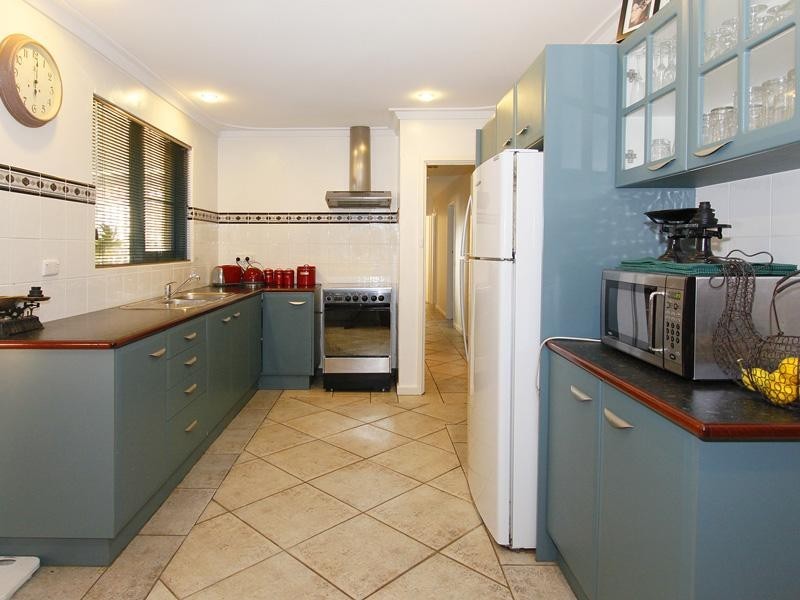 22 Waratah Drive, Camillo WA 6111