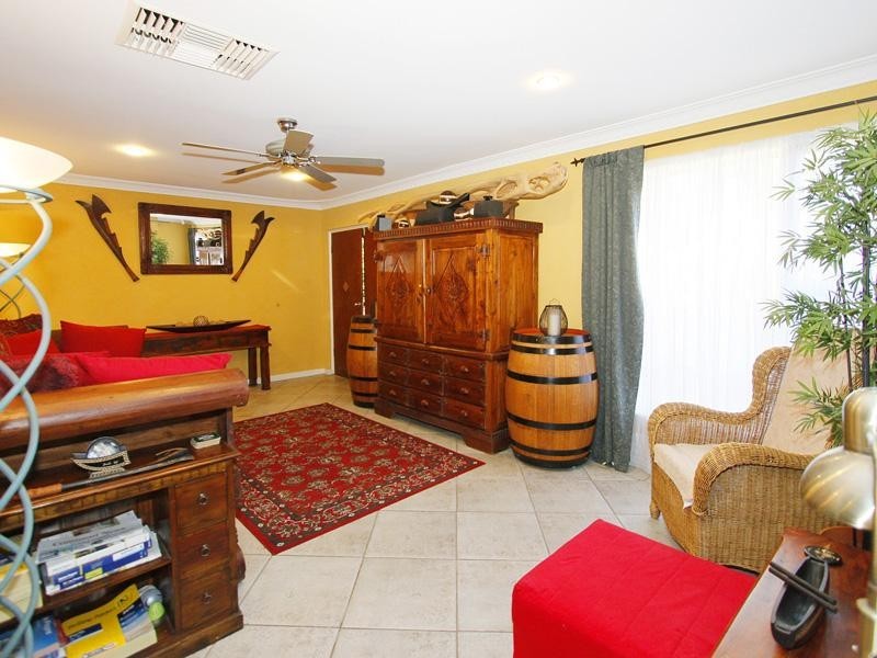 22 Waratah Drive, Camillo WA 6111