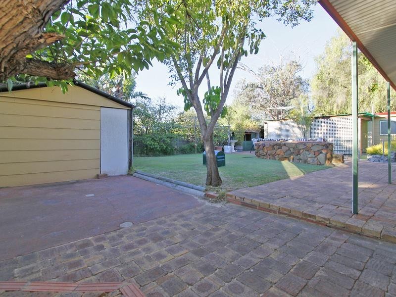 22 Waratah Drive, Camillo WA 6111